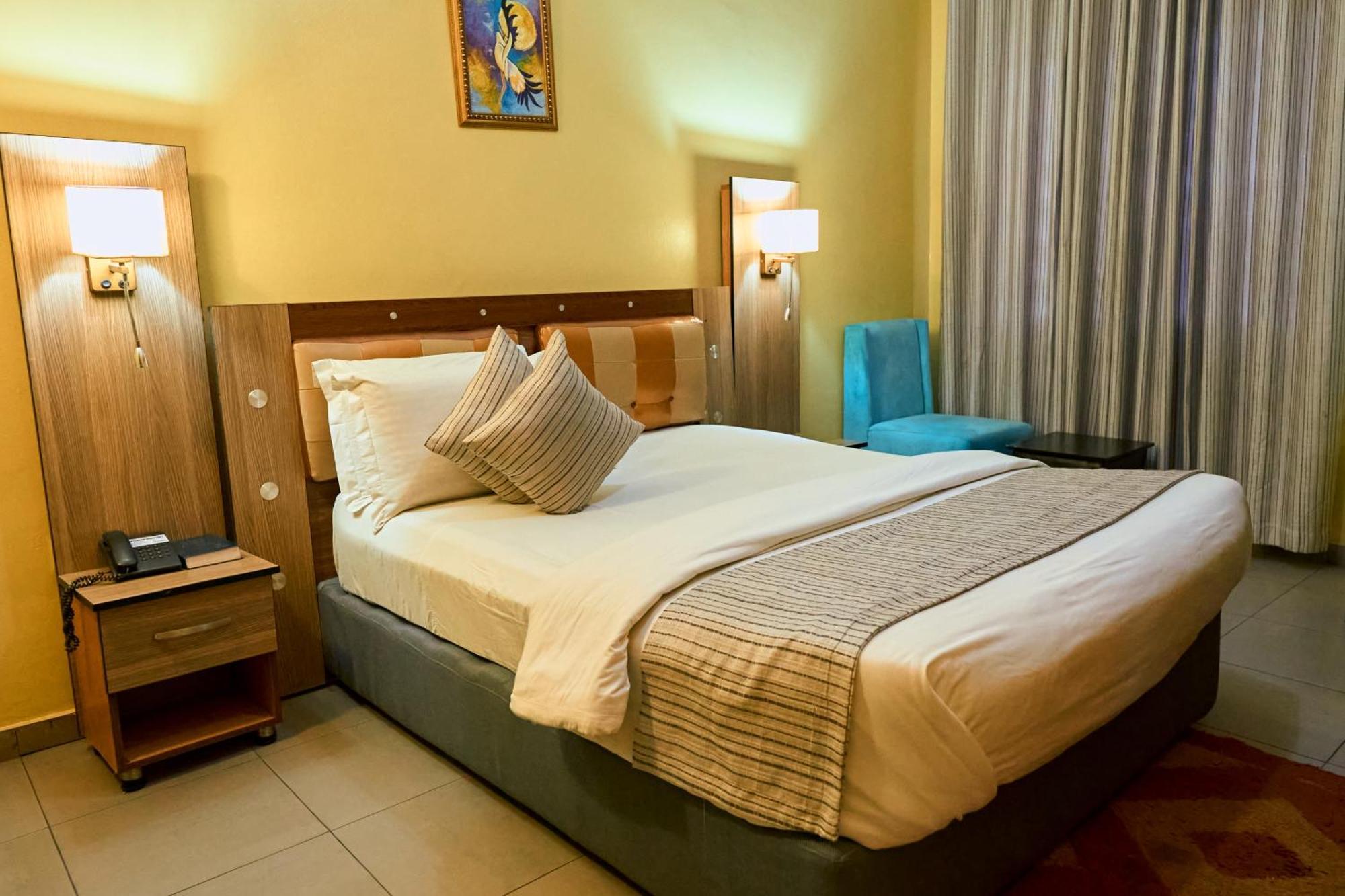 Crownedge Hotels Ikeja Exterior foto