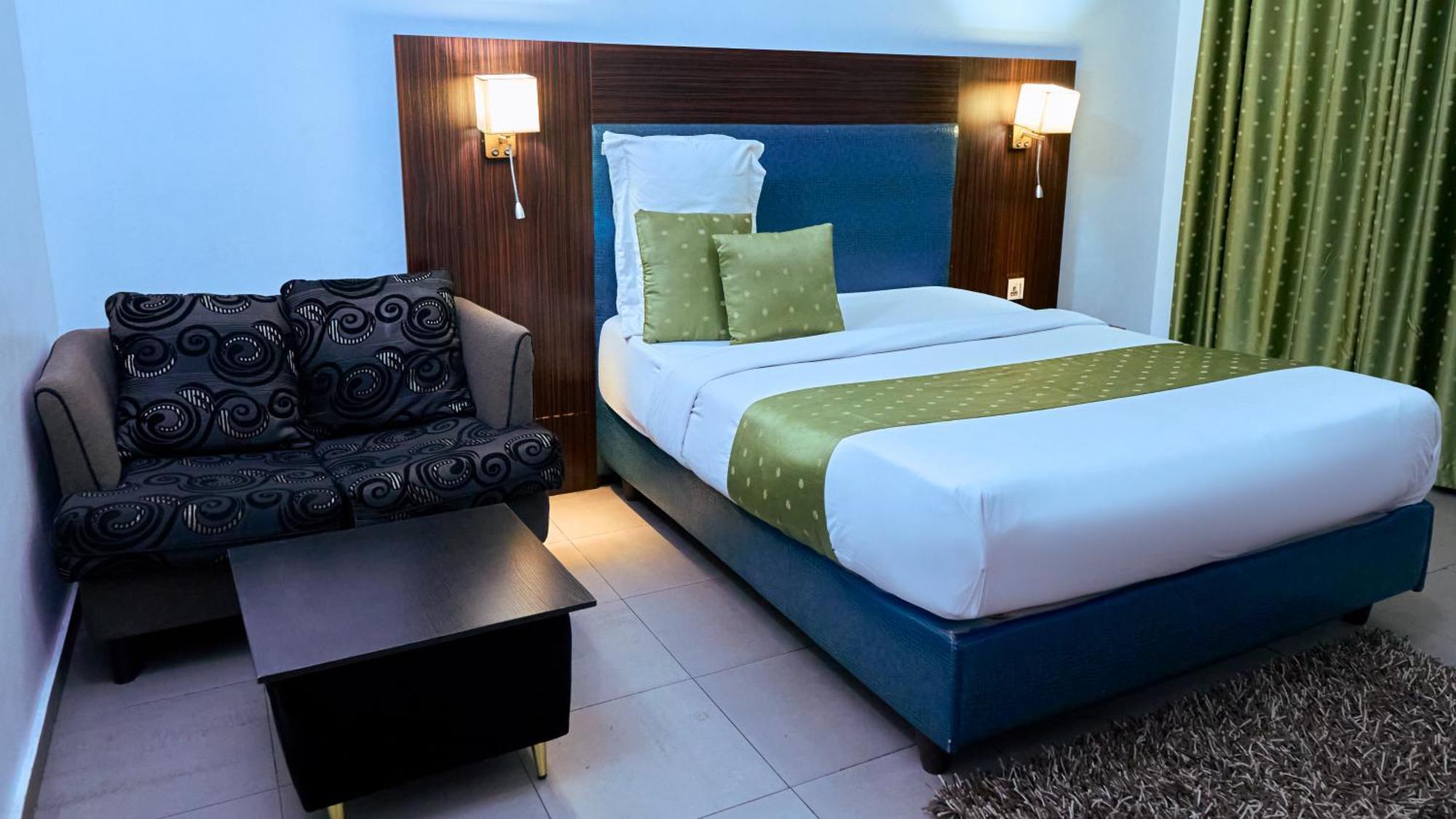 Crownedge Hotels Ikeja Exterior foto