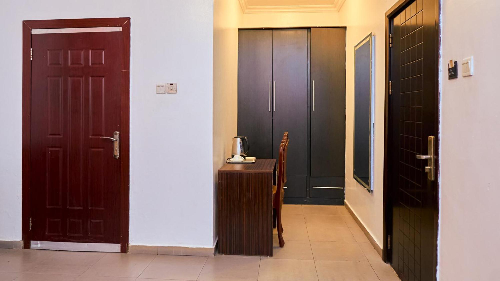 Crownedge Hotels Ikeja Exterior foto