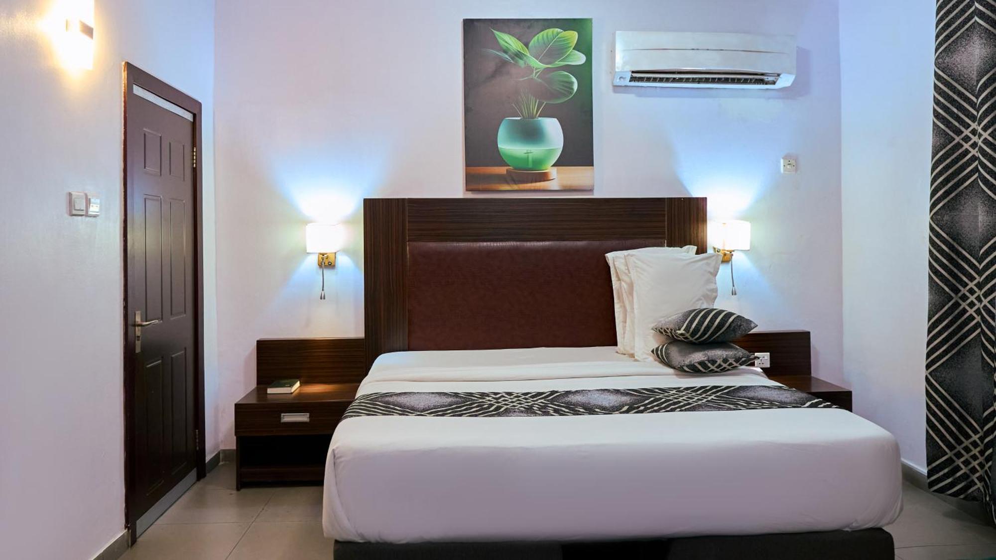 Crownedge Hotels Ikeja Exterior foto